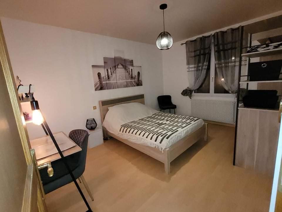 Appartement Cosy Style Industriel Bourges Bagian luar foto